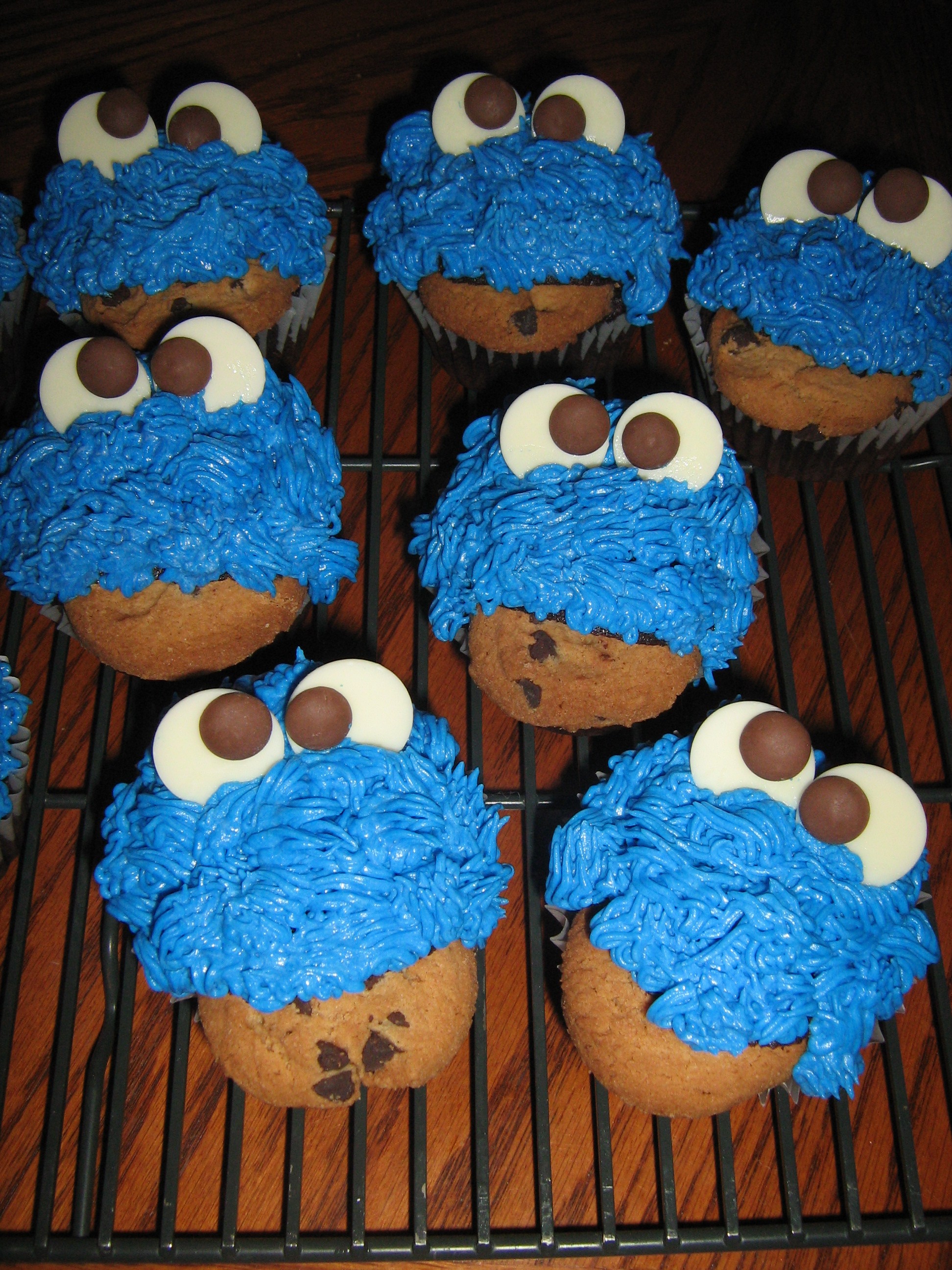 cookie monster cupcake
